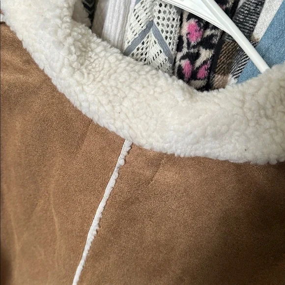 Stylish and Sustainable Sporty Vegan Leather Suede Jacket - Picture 9 of 10